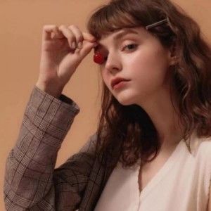 Meet your Posher, Phoebe